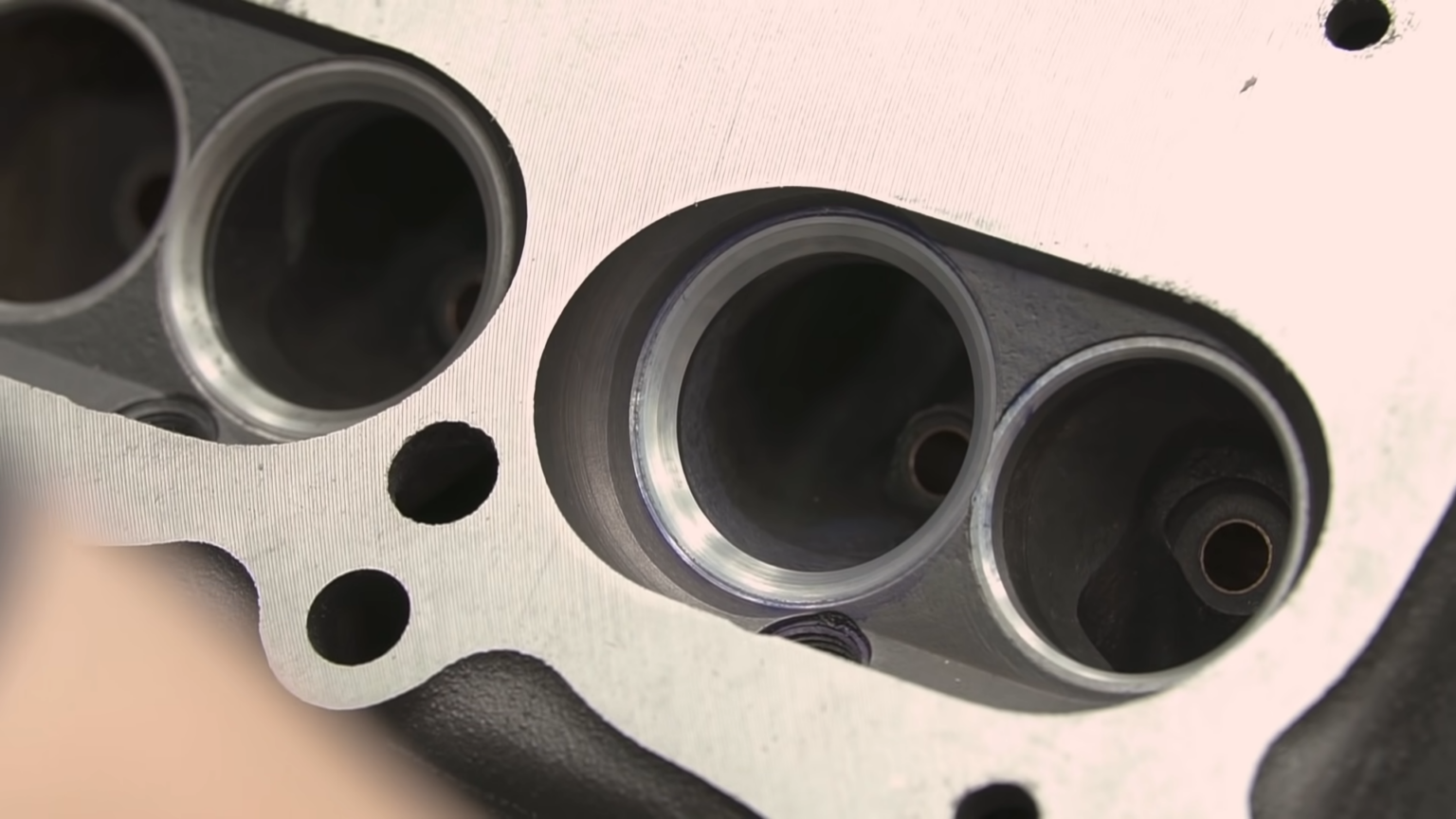 7 Best Aluminum Heads For Small Block Chevy 2023 (Reviews)